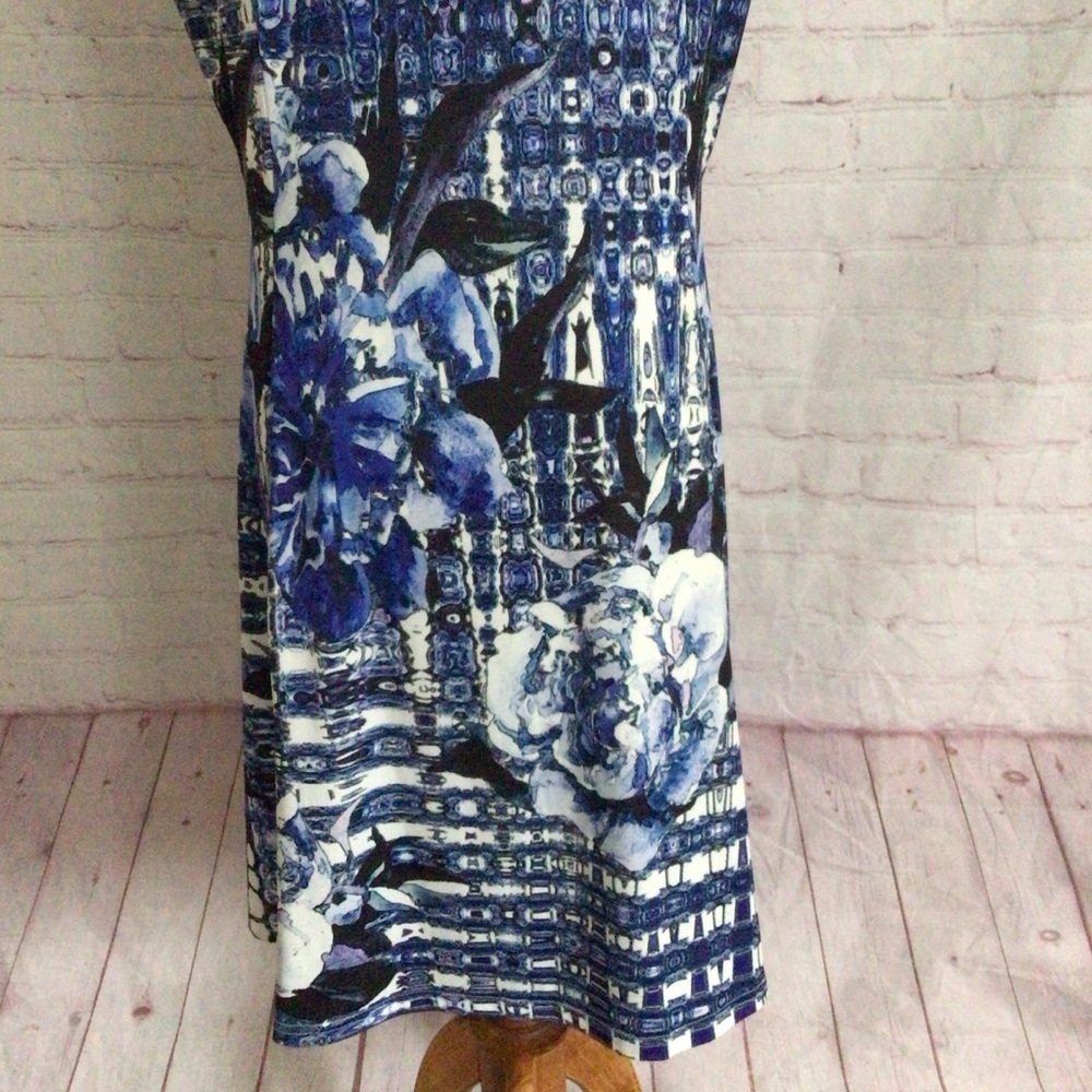 Lily by Firmiana Blue and White Floral Short Sleeve Dress - Size XL - Picture 7 of 9